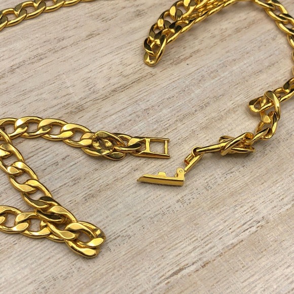 Avon Curb Chain Necklace 19" Classic 1/4" Wide Gold Tone Unisex Statement Collar - Picture 4 of 7